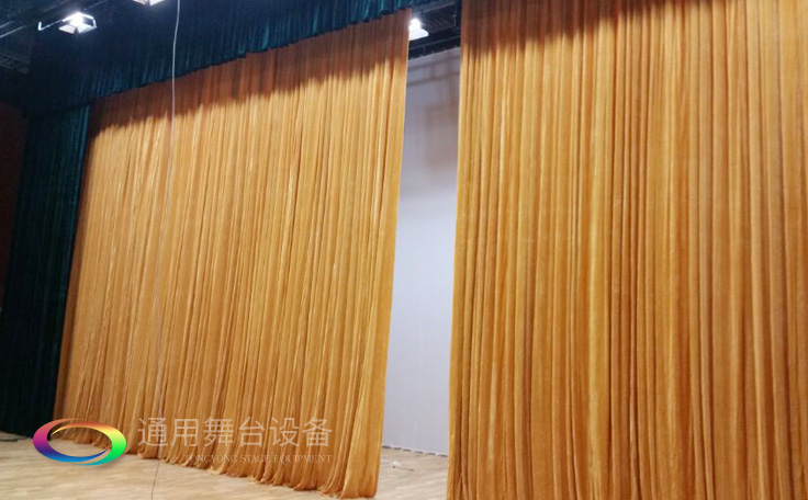 舞臺大幕舞臺阻燃幕布www.tywt.cn、二、三道幕等分割表演區(qū)域，移換場景不間斷