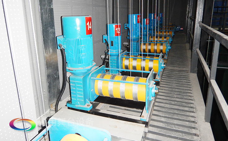 舞臺大幕舞臺阻燃幕布www.tywt.cn 、二、三道幕等分割表演區(qū)域，移換場景不間斷