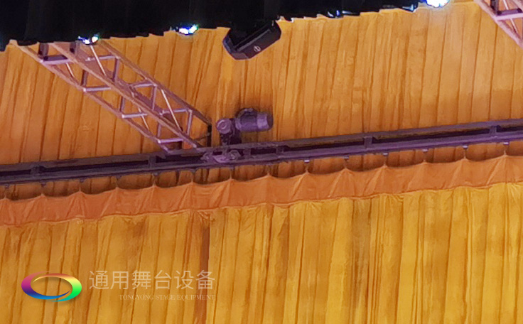 舞臺(tái)阻燃幕布除了有效阻燃，還有哪些作用性能？