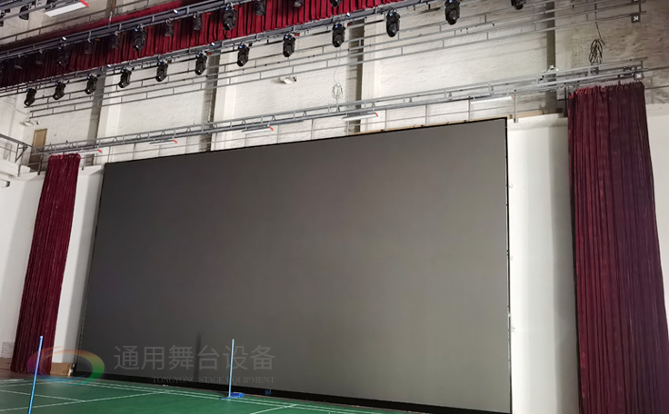 廣州黃花崗禮堂選擇通用舞臺！禮堂幕布、舞臺吊桿、舞臺燈光項目圓滿竣工！